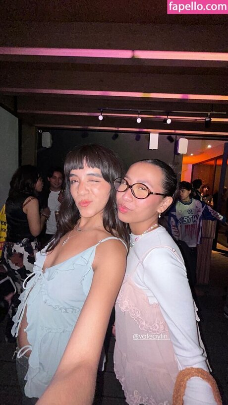 Om4ly modèle adulte image