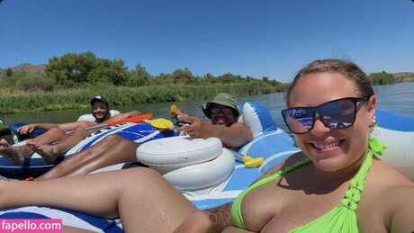 baisers lesbiens onlyfans haute qualité gratuit img