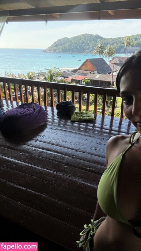 Nihad Sadat modèle érotique archive