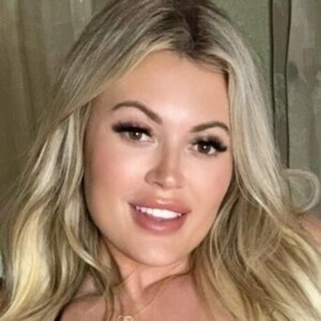 Mia Brookes star du porno érotique img