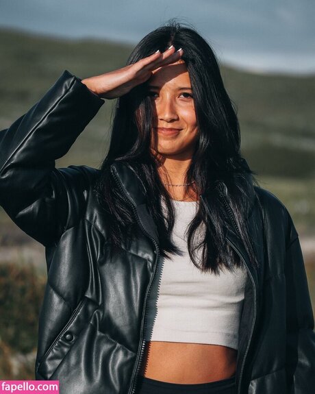 angadobo belle actrice archive