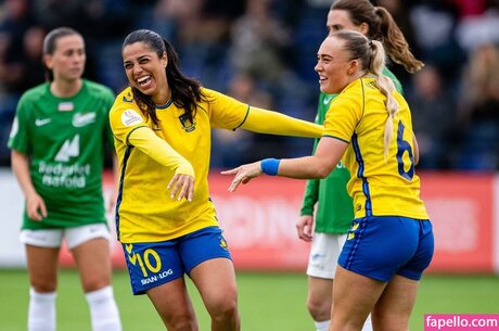 Julie Jorde star érotique galeries