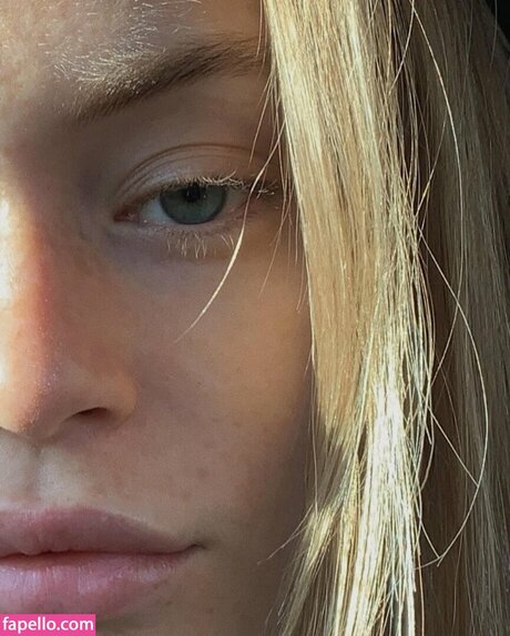 Ukraine Mega actrice artistique archive