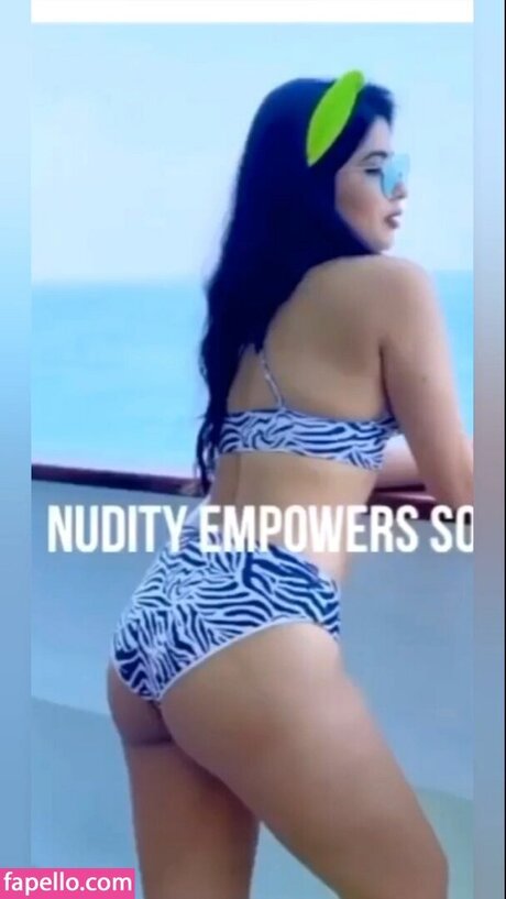 Nikita Sharma nus de stars du porno collection