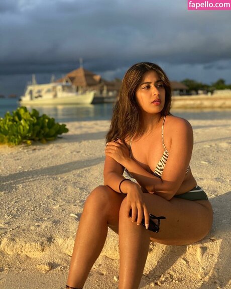 Nikita Sharma sexe star des photos