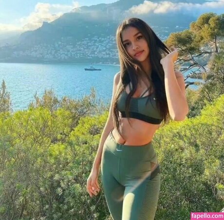 Alexandra Saint Mleux nus star du porno image