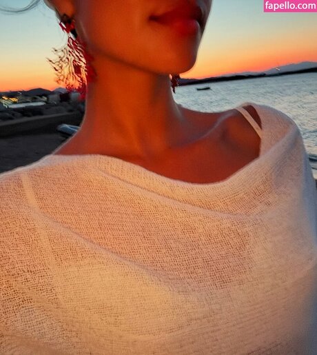 Alexandra Saint Mleux beau modèle galerie