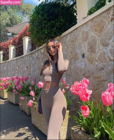 Alexandra Saint Mleux modèle pornographique collection