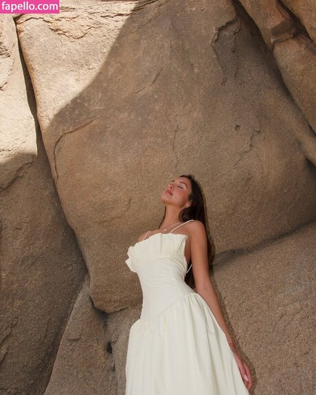 Alexandra Saint Mleux star érotique images