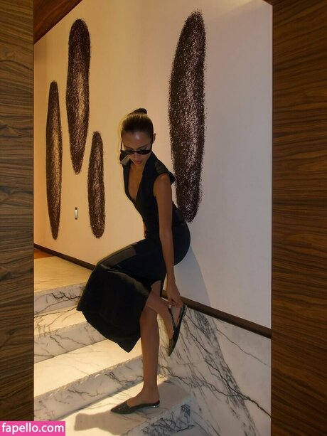 blonde aux gros seins onlyfans top magnifique archive