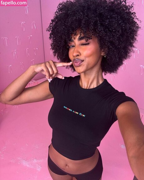 Jasmine Chola jolie étoile galeries