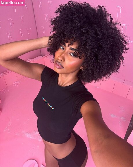 Jasmine Chola sexe de star du porno galerie