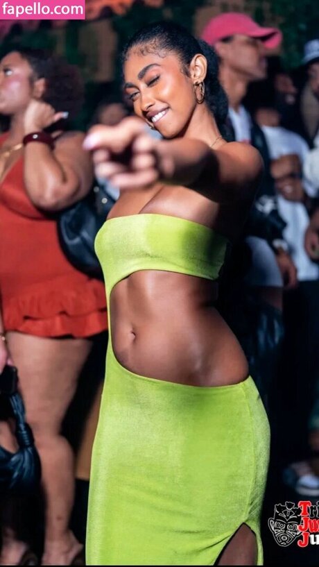 bbw épais uniquementfans beau nu galeries