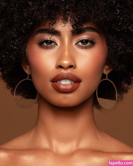 Jasmine Chola modèle de sexe img