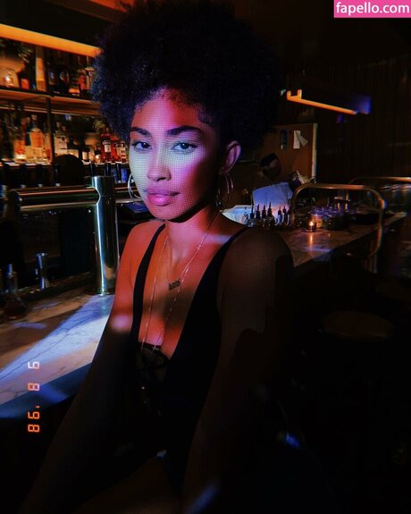 Jasmine Chola étoile de haute qualité des photos