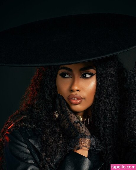 Jasmine Chola modèle parfait galerie