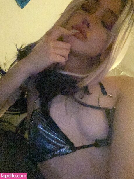 Eieniffy star du porno exclusive images