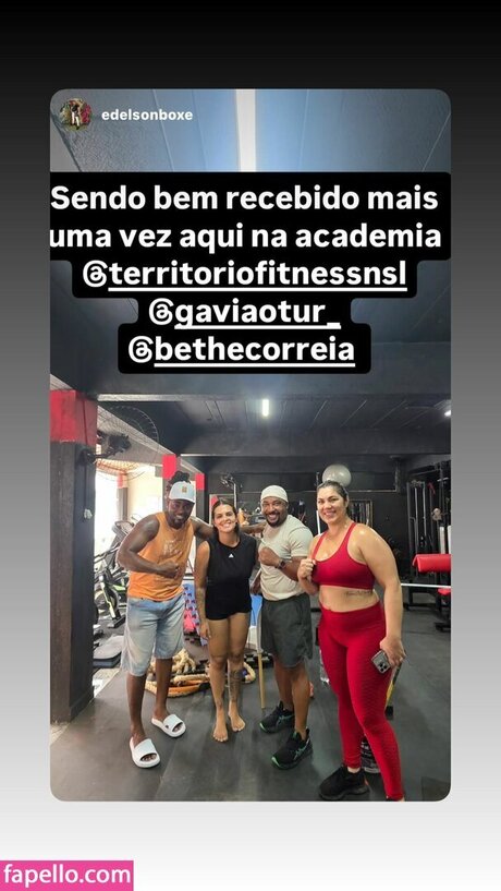 Bethe Correia haut modèle collection