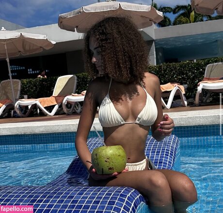 Gabby Lana nus étoiles galerie