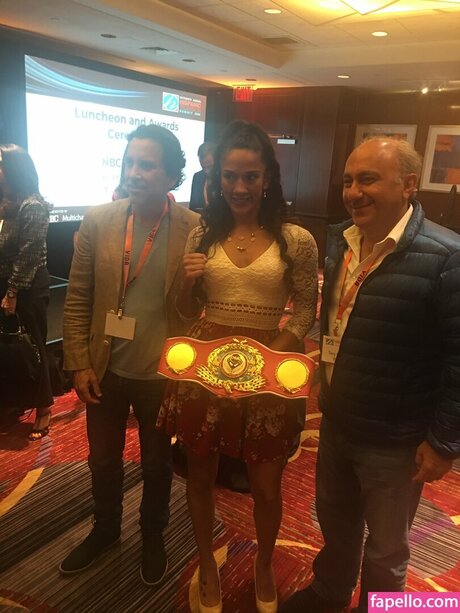 Amanda Serrano star du porno érotique archive