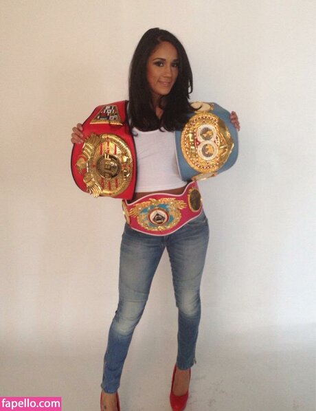 Amanda Serrano star du porno chaude photos