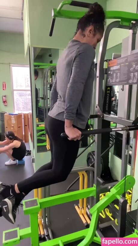 Amanda Serrano modèle xxx galerie