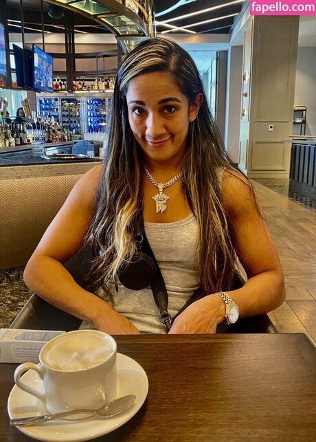 Amanda Serrano star du porno en haute qualité photo