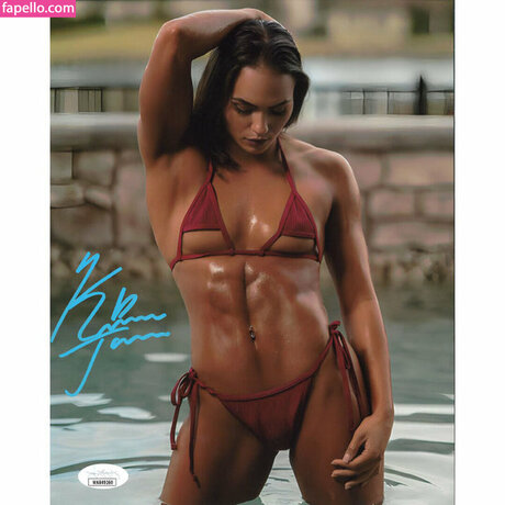 Kiana James modèle gratuit des photos