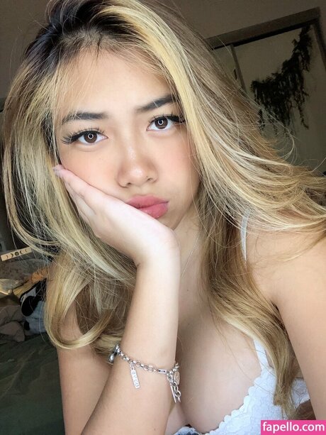 Samantha Salonga modèle xxx photo