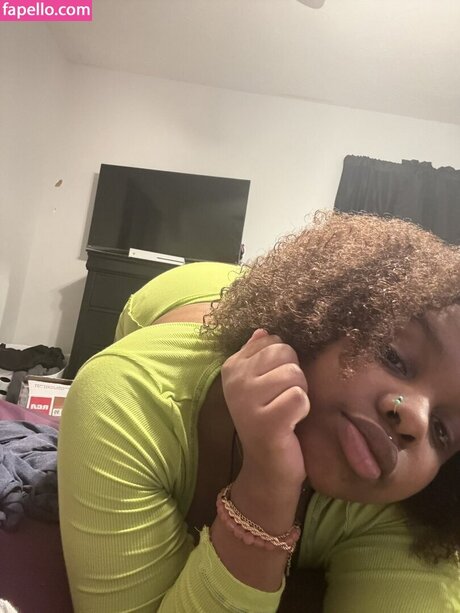 PeachSlurpee actrice exclusive photos