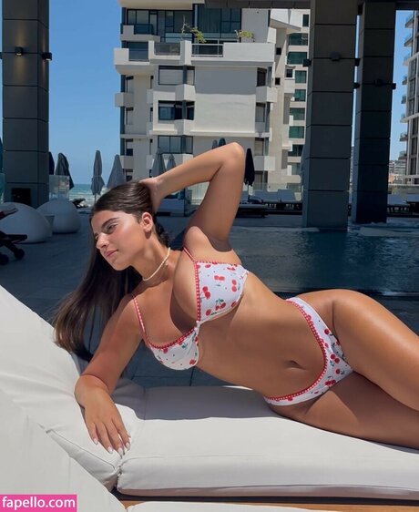 Anael Buzaglo mannequin image