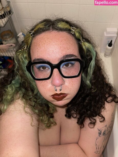 déshabillage onlyfans belle érotique archive