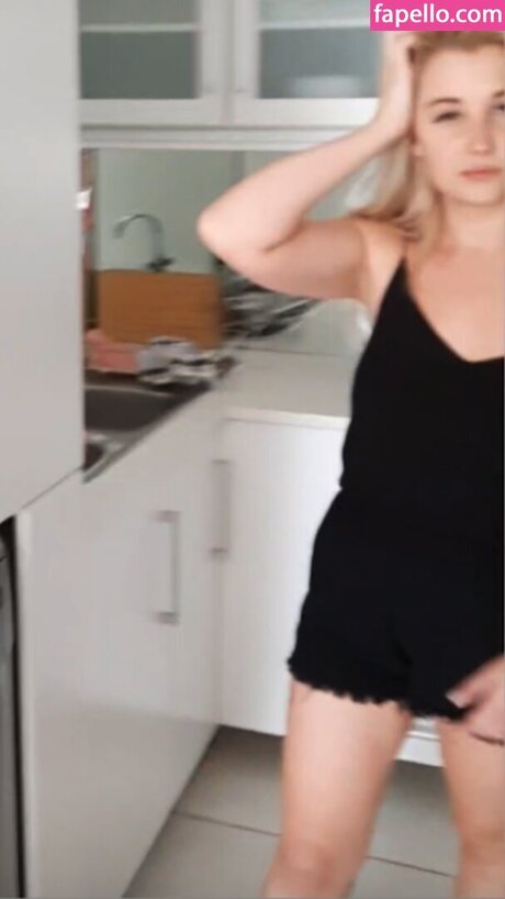 Amber Koltzow Bastick actrice de nus collection