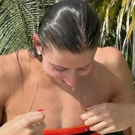 Katie Douglass belle star du porno img