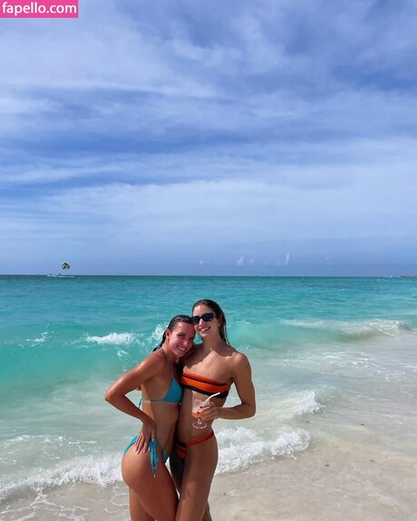 Katie Douglass star érotique galerie