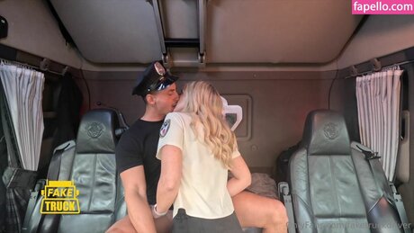 Ravenous Wife belle étoile galeries