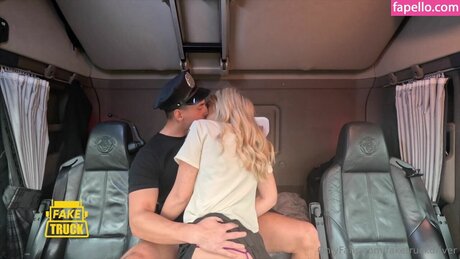 Ravenous Wife actrice érotique galerie