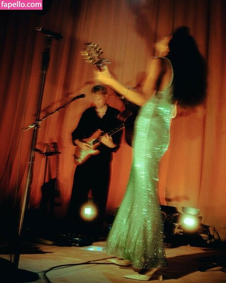 Olivia Dean belle étoile images