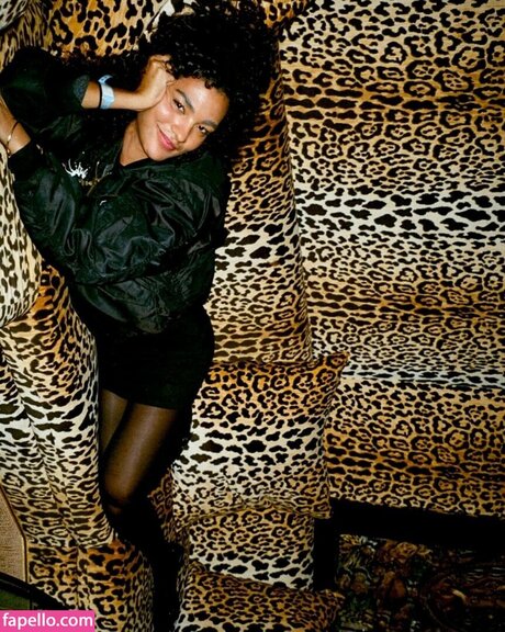 Olivia Dean mannequin galeries