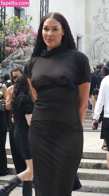 Liz Cambage nus de stars du porno collection