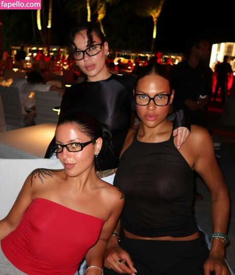 Liz Cambage art star du porno image