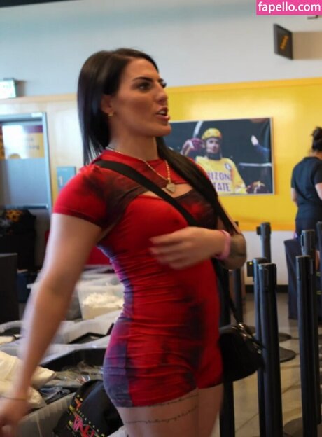 éjacule sur de gros seins onlyfans pornographique érotique photo