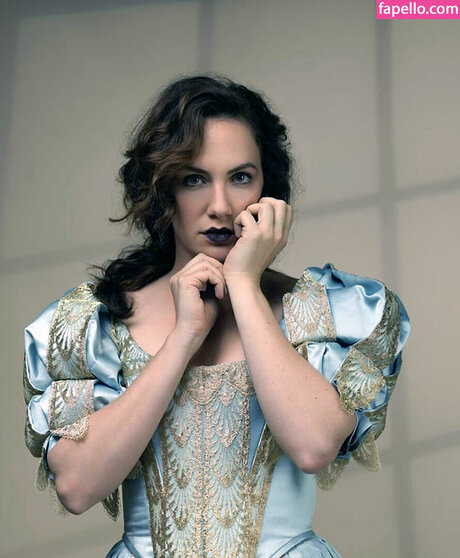 Kate Siegel étoile nue des photos