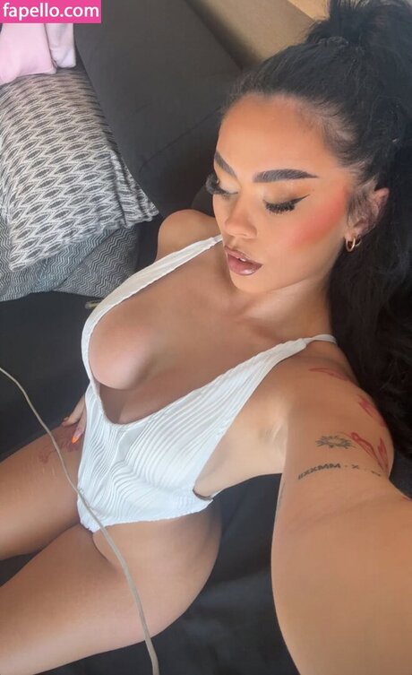 Elley Davies étoile nue img