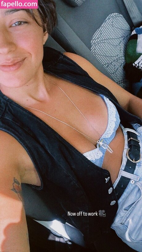 Carolina Oliveira actrice sexy des photos