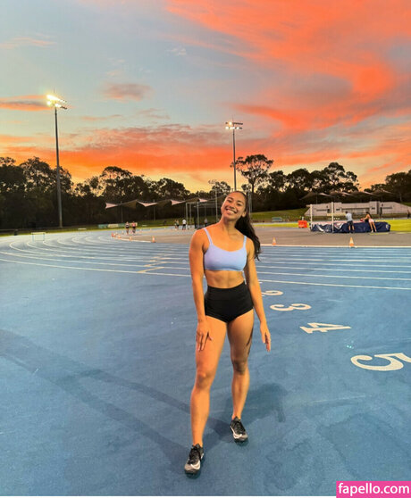 Sarah Schwarz actrice de nus img