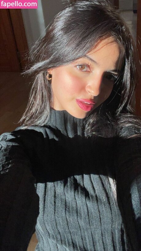 Momortelle Immomortelle star du porno érotique photos