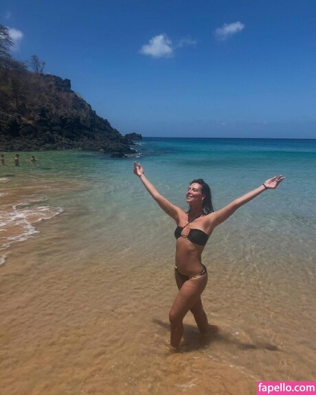 Camila Rodrigues modèle sympa archive