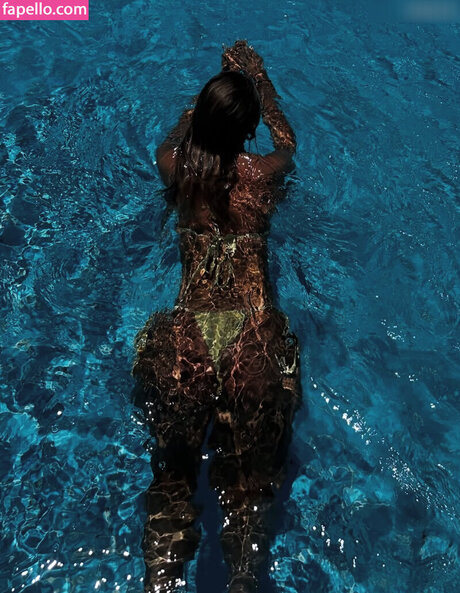 Lara Spengler modèle adulte image