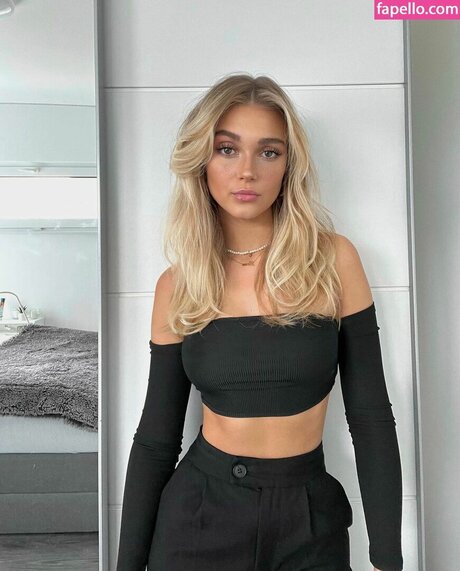 Lara Spengler star du porno nue des photos